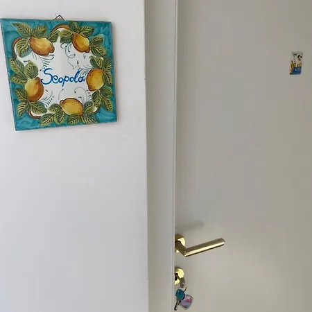 La Finestra Sui Faraglioni Капри